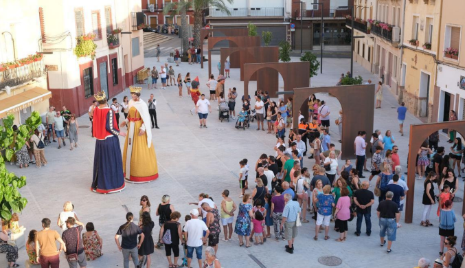 Nueva Plaza de Arriba de Elda con celebraciones